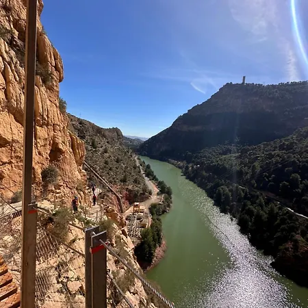 Camino Del Rio 아파트